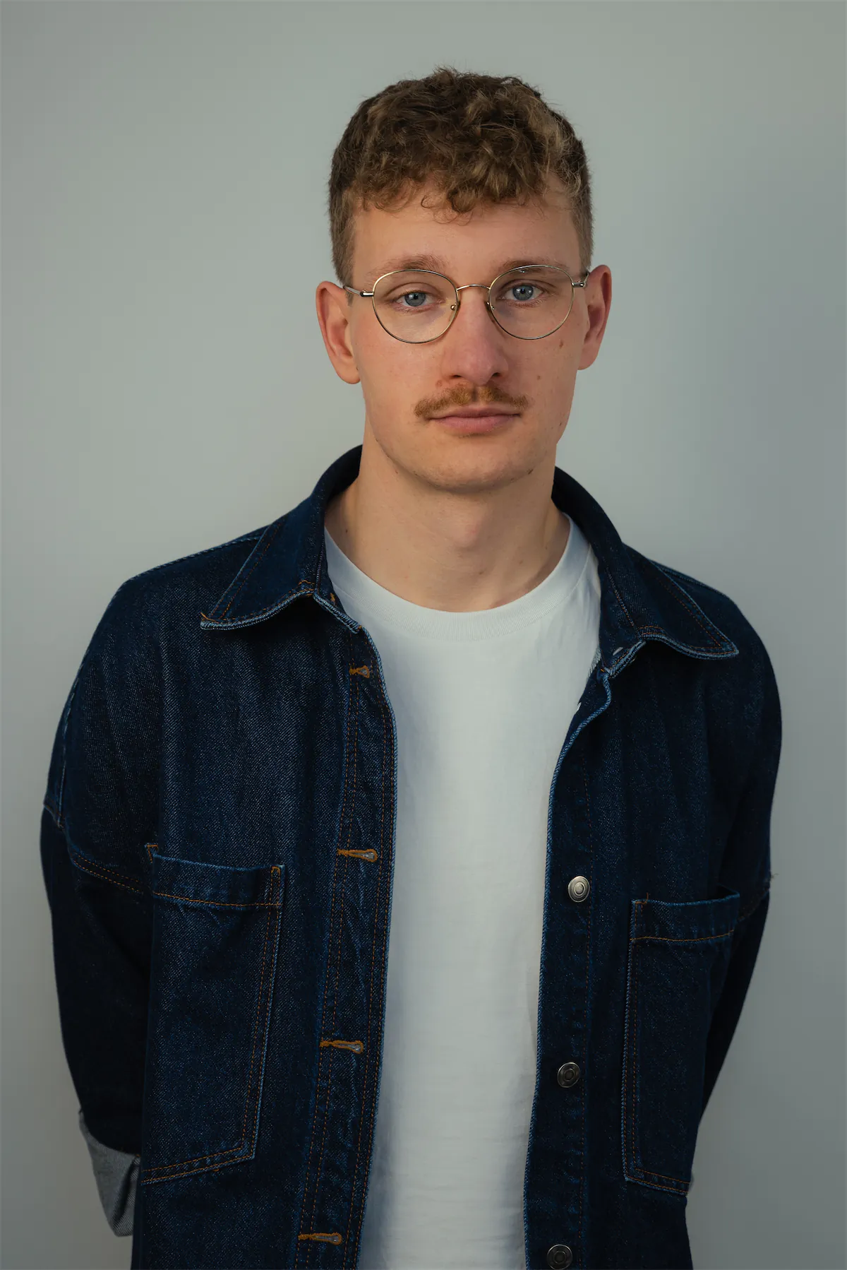 Ein Portrait Foto von Sven Lucas Dommert.